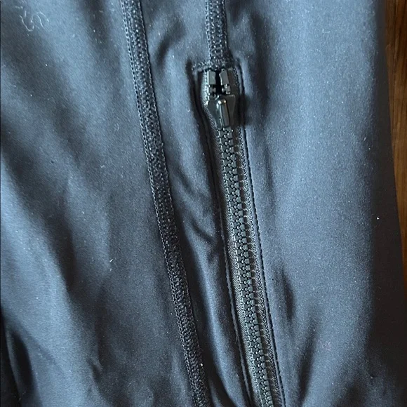 Lululemon Women's Black Jacket.   Size 6 - Picture 7 of 15